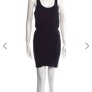 Scoop neck Black Sleeveless Dress